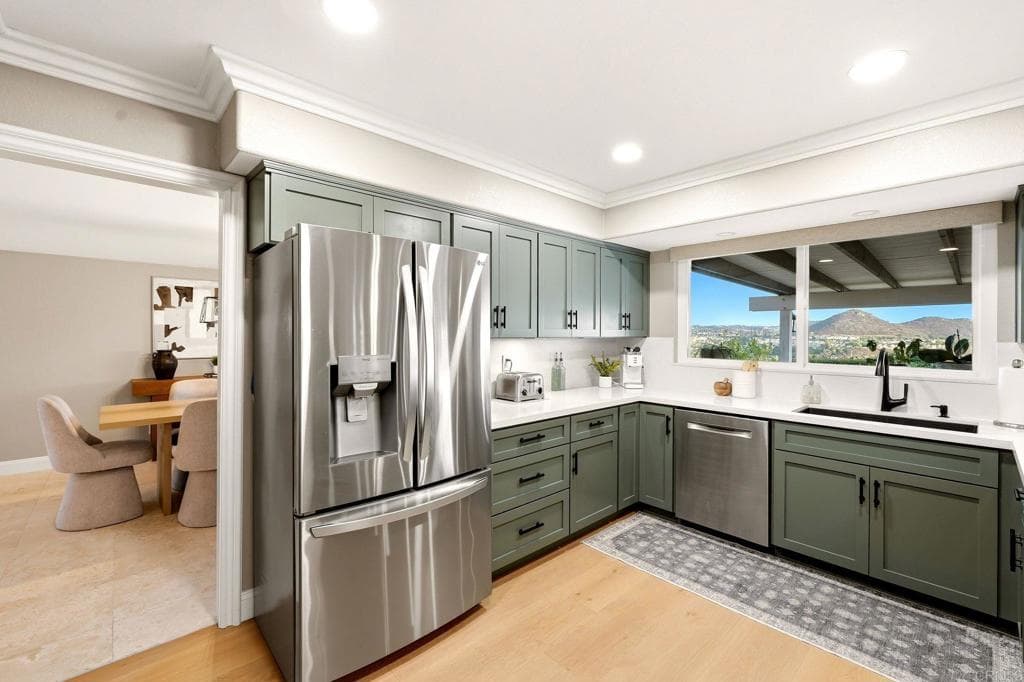 3558 Avenida Amorosa
