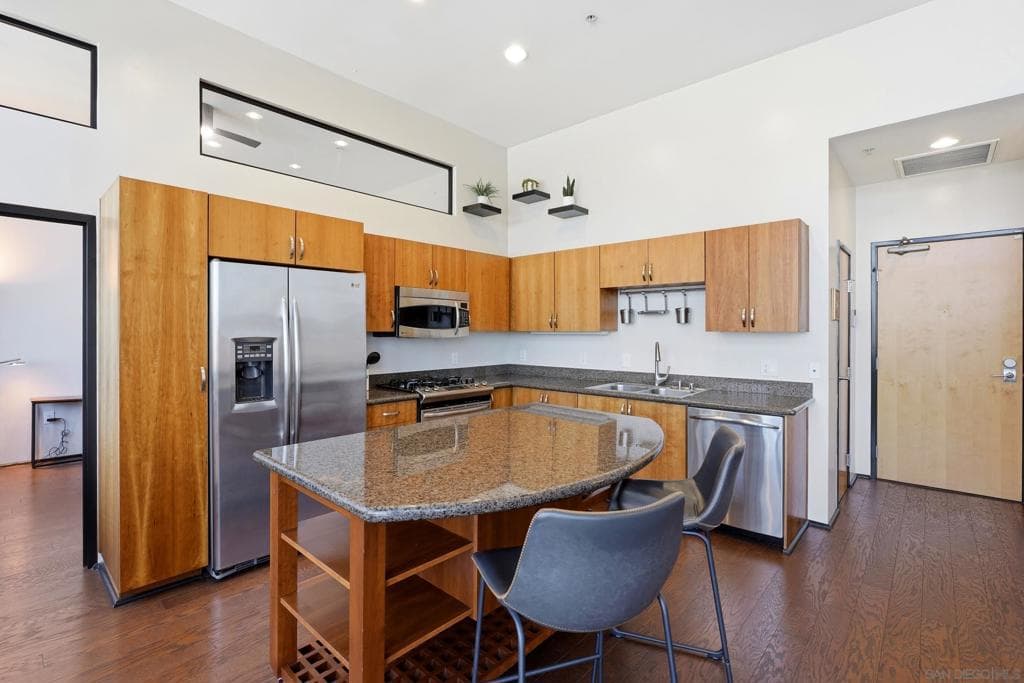 1551 4th Ave 801